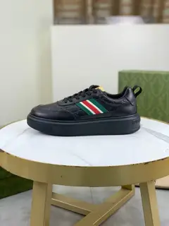 Gucci casual shoes cowhide punching series official website latest model. Available at the
