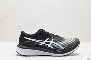 Asics GEL-NIMBUS 26 stable running shoes have a double-layer jacquard mesh design on the 1011B703-100