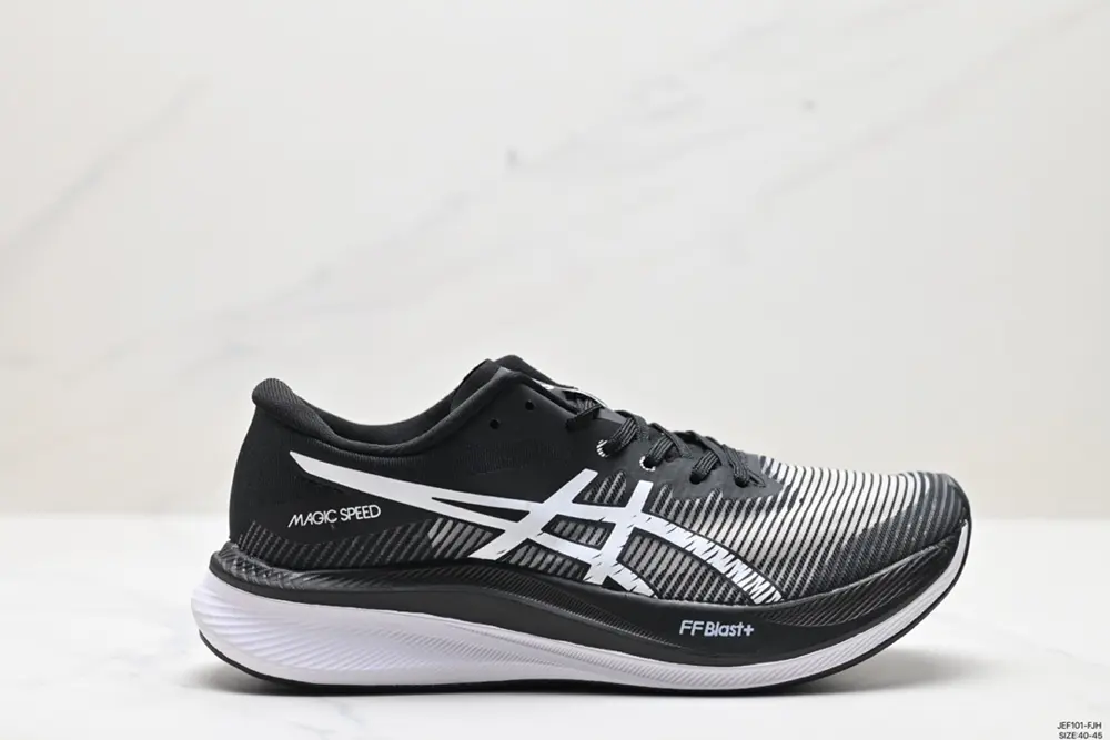 Asics GEL-NIMBUS 26 stable running shoes have a double-layer jacquard mesh design on the 1011B703-100