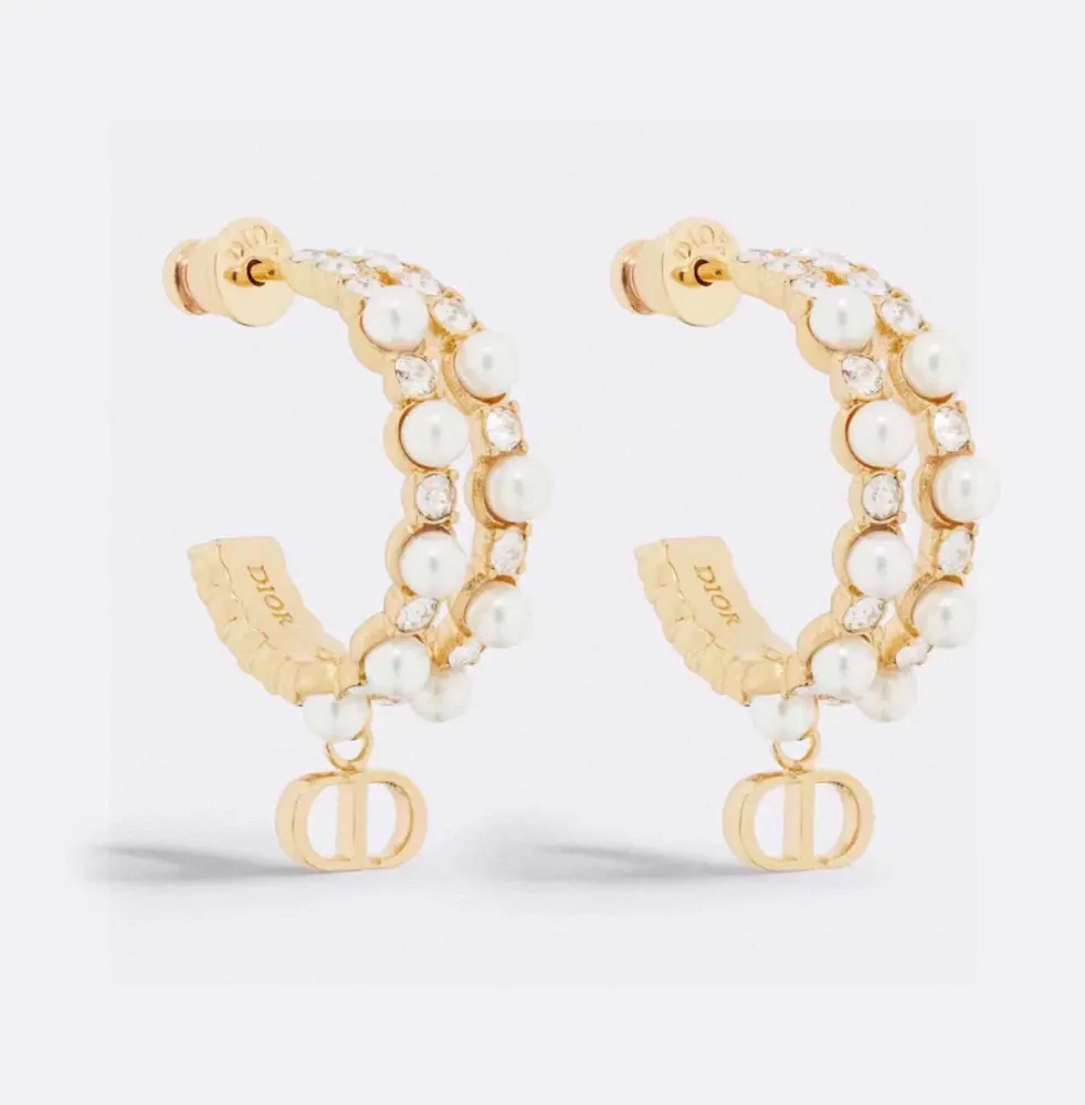Dior set new models are on sale at the counter
