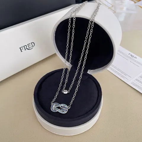 Fred double-layered horseshoe clasp necklace with full diamonds