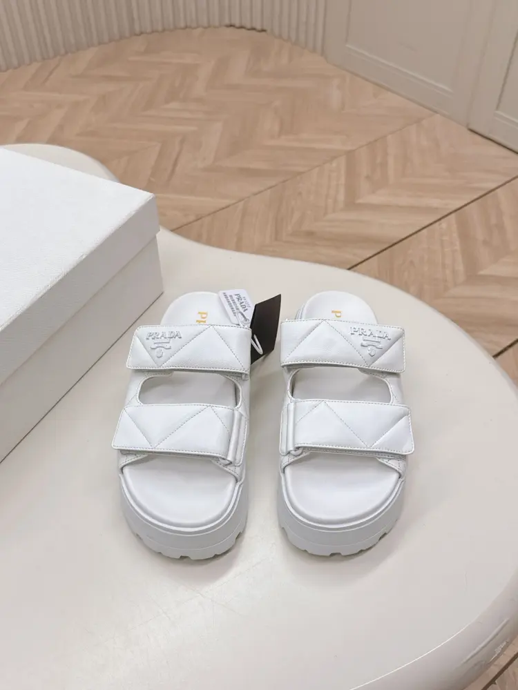 Prada thick-soled sandals triangle buckle bread-toe half-slippers latest catwalk series