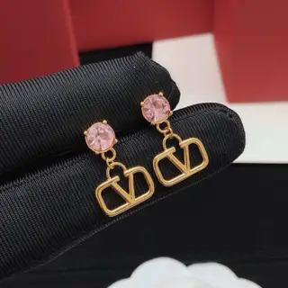 Valentino single diamond earrings with V-shaped glossy pink diamond